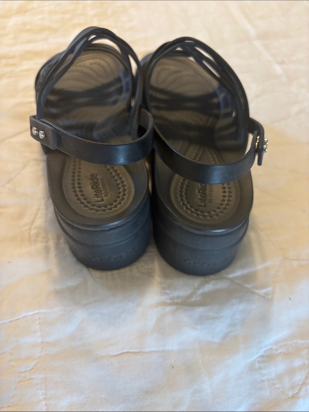 CROCS Women’s Brooklyn Black Strappy Slingback Sandals - Picture 3 of 6